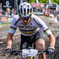 Nino Schurter y Kate Courtney ganan en la Proffix Swiss Cup