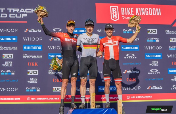 Schwarzbauer da una lección de inteligencia y piernas para ganar el XCC de Lenzerheide