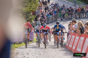 Jenny Rissveds gana en solitario el XCC de Lenzerheide