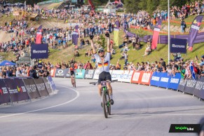 Schwarzbauer gives a lesson of intelligence and legs to win the Lenzerheide XCC