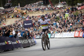 Nino Schurter entre dans l'Olympe avec la victoire 34 dans la Coupe du Monde XCO