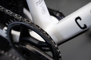 The first gravel Commencal relies on aluminum and a very particular vision of the modality