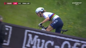 Ferrand-Prevot ataca al final y se lleva la victoria en el XCC de Leogang