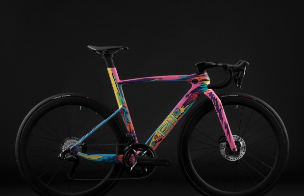 Espectacular BH Aerolight x Raisa Alava