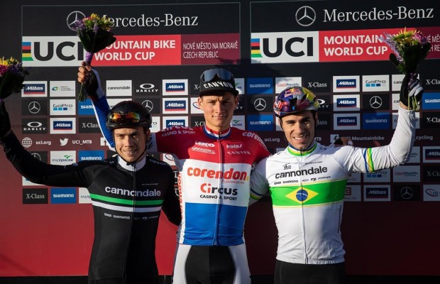 Van der Poel no tiene rival en el Short Track de Nove Mesto