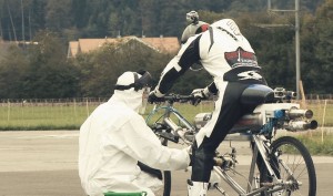 Muere entrenando el “Hombre Cohete” que alcanzó 333 km/h en bici