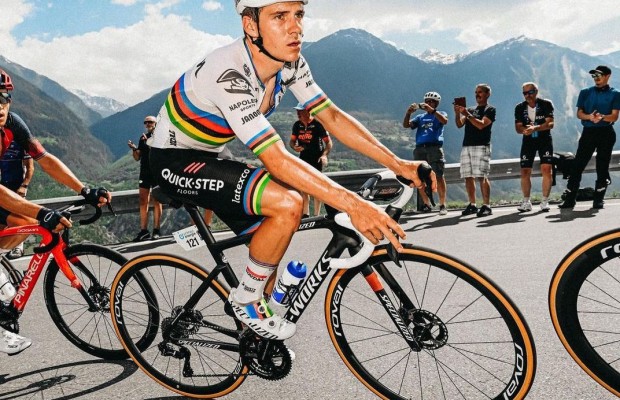 Las zapatillas de Evenepoel a mitad de precio en las ofertas flash de Specialized