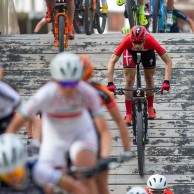 Annika Langvad se fractura la mano en una carrera local de MTB
