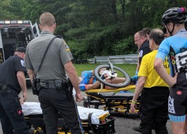 Este ciclista tuvo que ingresar en el hospital junto a la mitad de su bici
