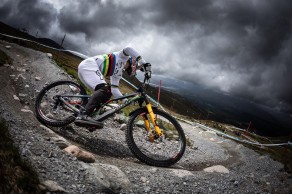 Las salvajes bajadas de Atherton y Pierron para ganar la Copa del Mundo de Fort William