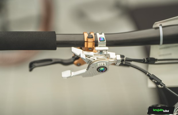 Manitou prueba un nuevo bloqueo remoto doble en Val di Sole