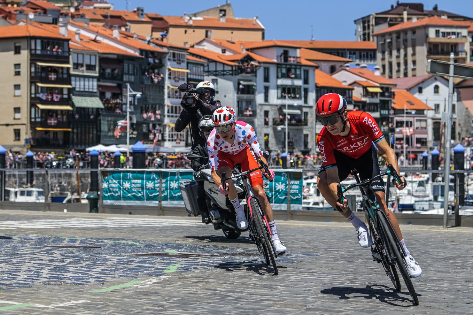 Mathieu van der Poel lanza a Jasper Philipsen a la victoria en la 3ª ...
