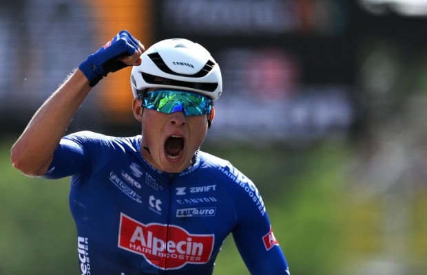 Mathieu van der Poel launches Jasper Philipsen to victory on the 3rd stage of the Tour de France