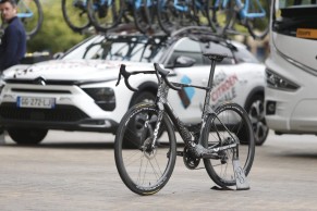 Pogacar estrena manillar, Van der Poel zapatillas y otras novedades vistas en el Tour