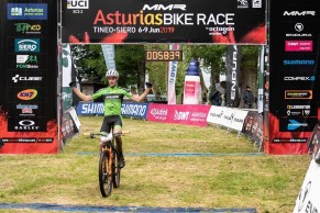 Thomas Champion y Natalia Fischer se llevan la Flash Stage de la Asturias Bike Race 2019