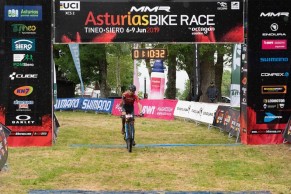 Thomas Champion y Natalia Fischer se llevan la Flash Stage de la Asturias Bike Race 2019