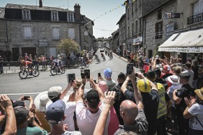 Tadej Pogacar reduces Vingegaard's lead on the Puy de Dôme