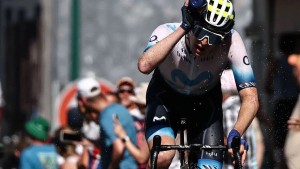 Tadej Pogacar reduces Vingegaard's lead on the Puy de Dôme