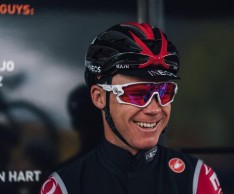 Froome sufrió el accidente al sonarse la nariz