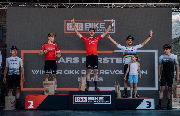 Lars Forster se toma la revancha y gana a Nino Schurter en la ÖKK Bike Revolution de Davos