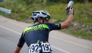 agua-bebida-isotonica-ciclismo