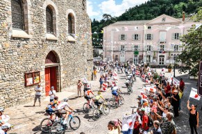 Spectacular victory of Ion Izagirre in the most disputed stage of the Tour de France