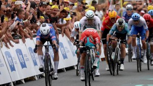 What's happening to Van der Poel at the Tour de France