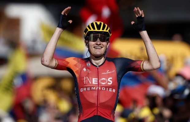 Carlos Rodríguez firma la tercera victoria española mientras Pogacar y Vingegaard se anulan