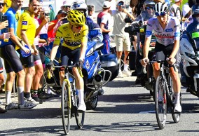 Carlos Rodríguez firma la tercera victoria española mientras Pogacar y Vingegaard se anulan