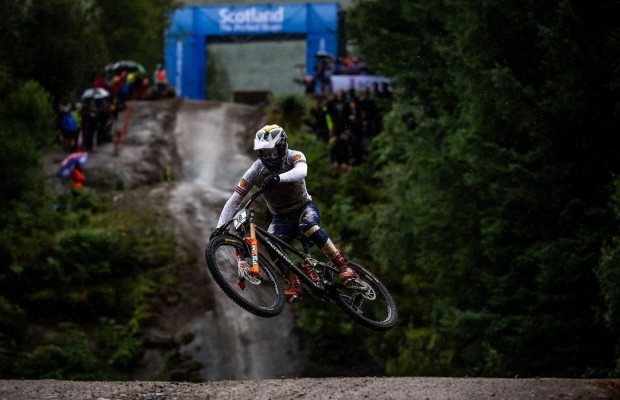 Charlie Hatton and Valentina Holl win the World Downhill Championship