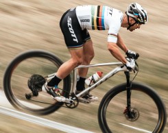 Nino estrena una Scott Scale nueva y su cara lo dice todo