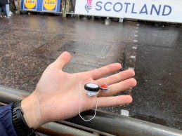 Así quedaron las zapatillas de Van der Poel y alguien se llevó el BOA de recuerdo