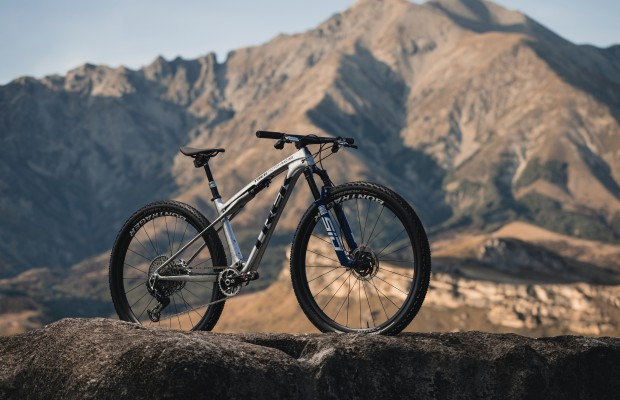 New Trek Supercaliber 2: more travel, lighter, new shock absorber, 2 types of frame and geometry upgrade