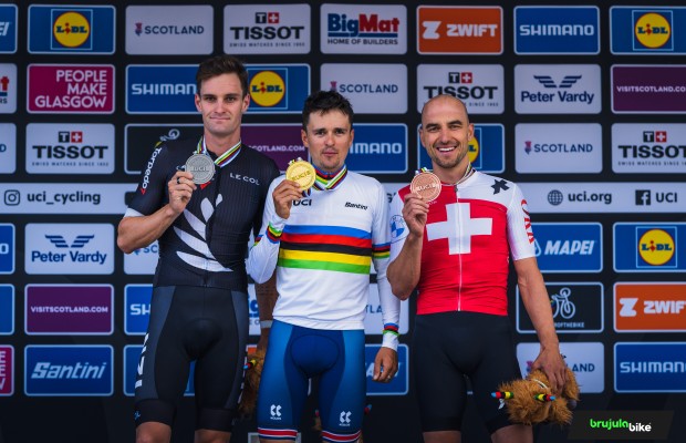 Tom Pidcock gana un emocionante Campeonato del Mundo XCO 2023