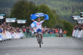 "Es una mierda" Pidcock se declara en contra de lo que hizo la UCI y confiesa que ganó con la trasmisión rota
