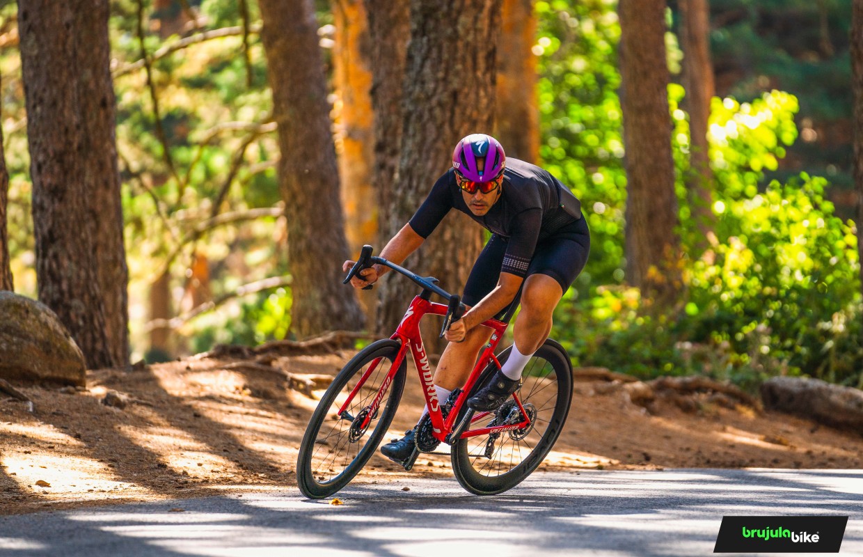 We test the new Specialized Tarmac SL8: back to a forgotten lightness ...