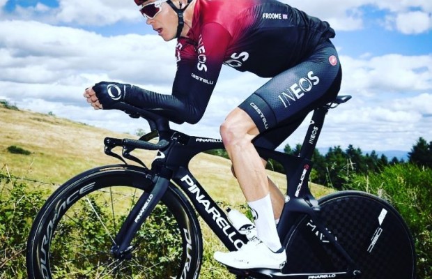 Chris Froome ya está haciendo rodillo con una sola pierna