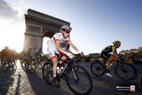 Una bebida isotónica nueva podría ser la causa del mal rendimiento del UAE en el Tour