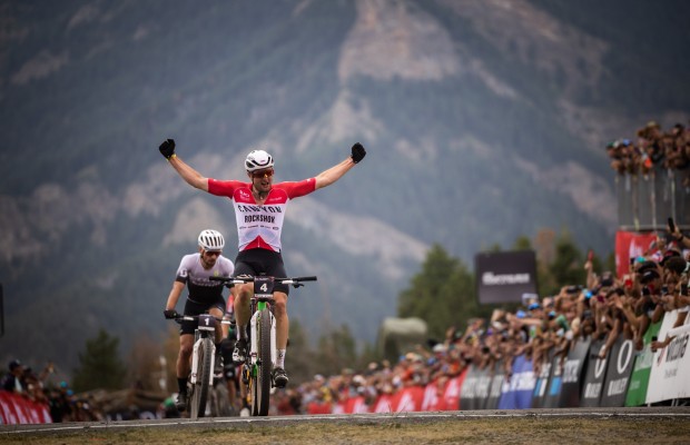 Del sprint entre Schurter y Schwarzbauer al dominio de Keller, vídeo con lo mejor del Short Track de Andorra 2023