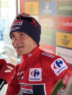 Remco Evenepoel wins, crashes and takes the lead in La Vuelta a España