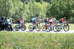 Remco Evenepoel wins, crashes and takes the lead in La Vuelta a España