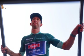 Juan Sebastián Molano desarbola a Alpecin en el sprint de la 12ª etapa de La Vuelta