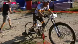 Boichis y Maxwell ganan en solitario con total autoridad la Copa del Mundo XCO sub23 de Les Gets