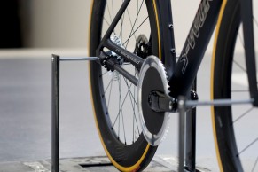 Specialized se interesa por la transmisión sin cadena y crea una bici especial para probarla en el túnel de viento
