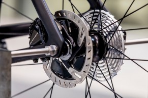 Specialized se interesa por la transmisión sin cadena y crea una bici especial para probarla en el túnel de viento