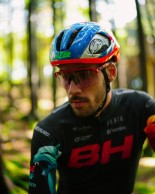 Jofre Cullel estrena casco en Snowshoe, al estilo MotoGP