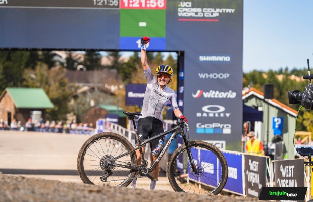 Stigger gana en solitario la Copa del Mundo XCO de Snowshoe y Pieterse se lleva la general