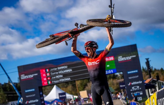 Sarrou wins in the wonderful chaos of the Snowshoe XCO World Cup