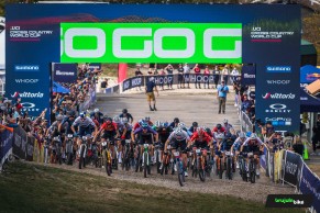 Sarrou gana en el maravilloso caos de la Copa del Mundo XCO de Snowshoe