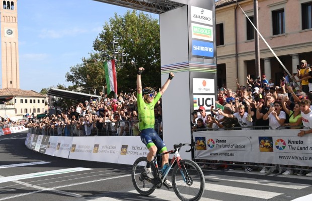 Matej Mohoric wins Gravel World Championship with a huge Valverde in fourth place